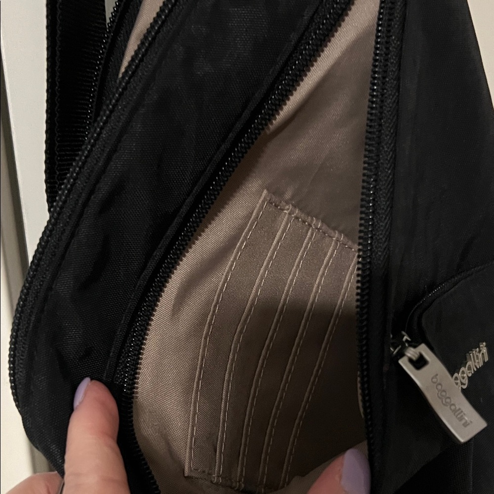 Baggallini Black Crossbody Bag - Picture 4 of 5
